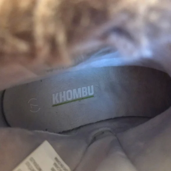 Khombu Iris 1527296 Ivory Suede Leather All Weather Boots W/ Faux Fur Trim Sz 7M - Picture 12 of 15